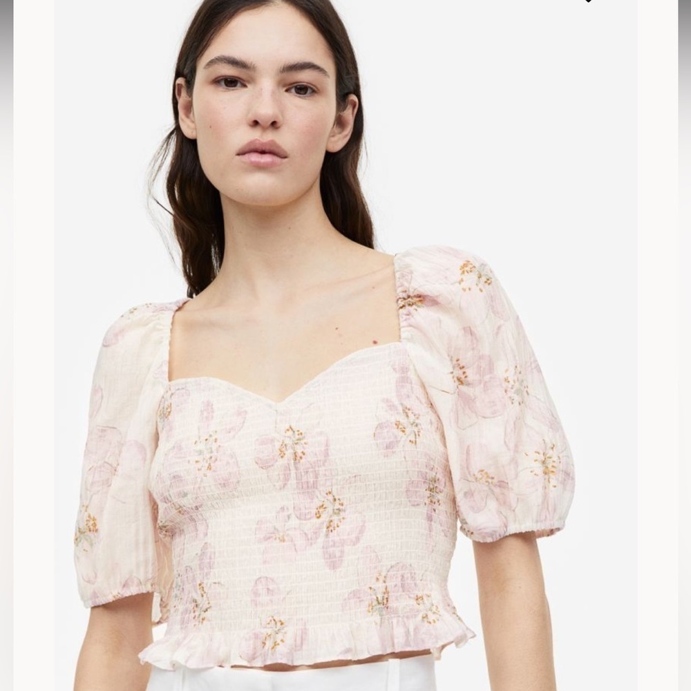 H&M Smocked Floral Pink Top Swifty Sweetheart Neckline Valentines‎